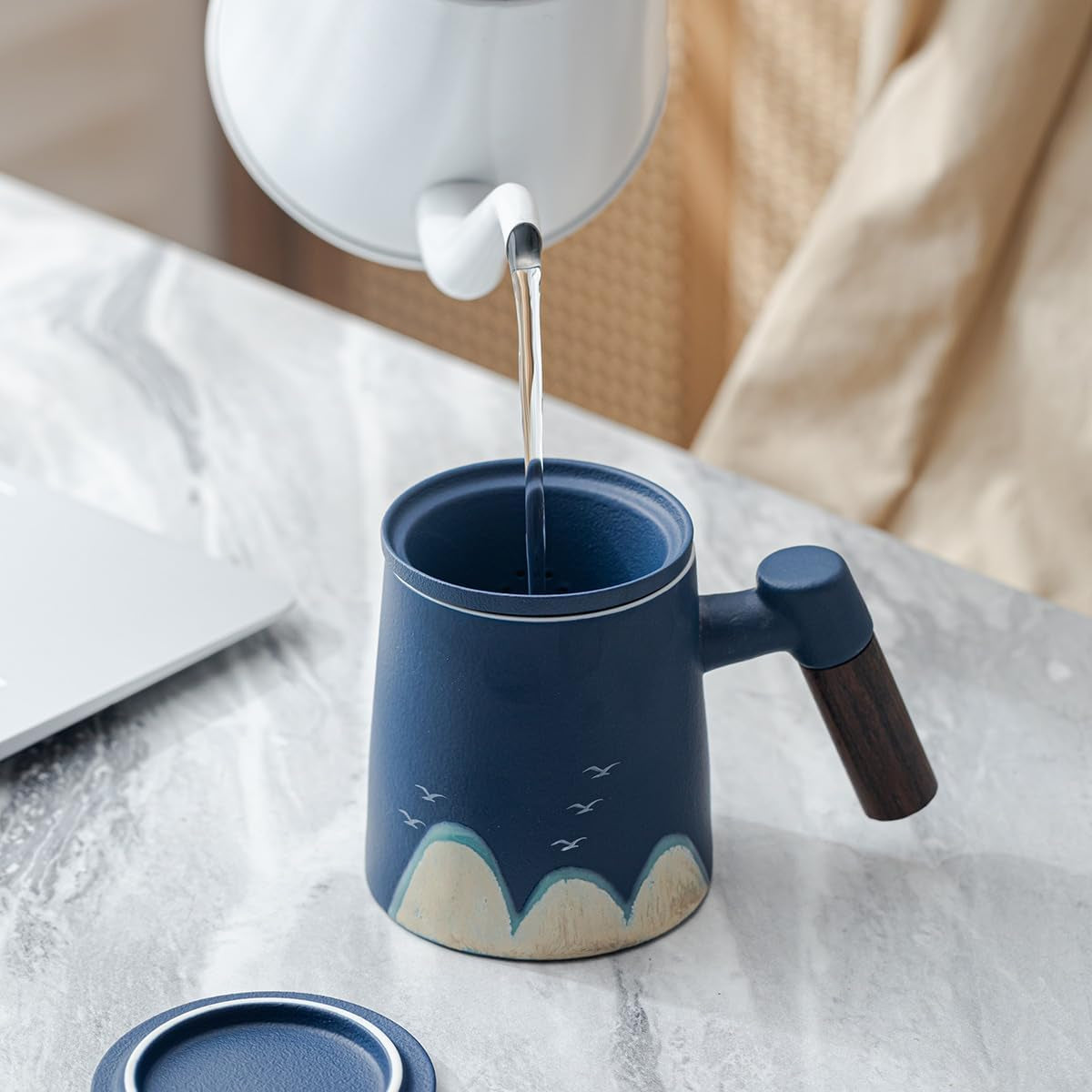 Tea Infuser Mug with Lid.400Ml Ceramic Tea Cup with Sandalwood Handle.Hand Made Pattern on Loose Leaf Tea Mug.Tea Steeping Mug for Gift (Blue)